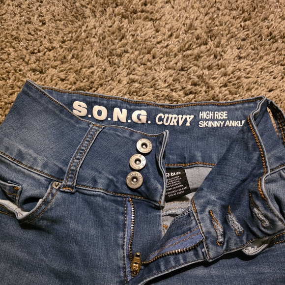 High Rise Blue Jeans - Picture 2 of 3